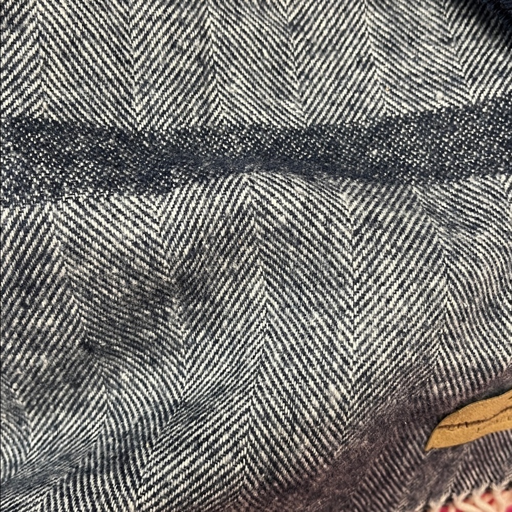 Lands Downunder Blue Throw Blanket - Picture 8 of 9